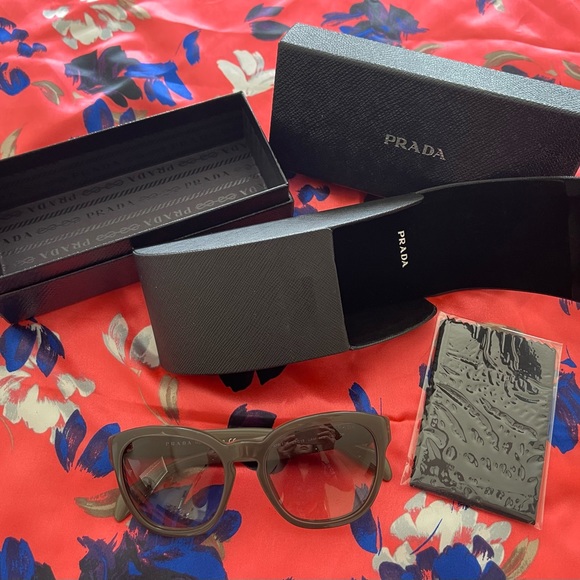 Authentic Prada Sunglasses 👓🌞 - Picture 2 of 5